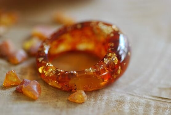 top look on extravagant real amber and pure gold flakes statement ring