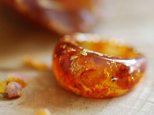 side look at flashy amber and gold flakes statement ring