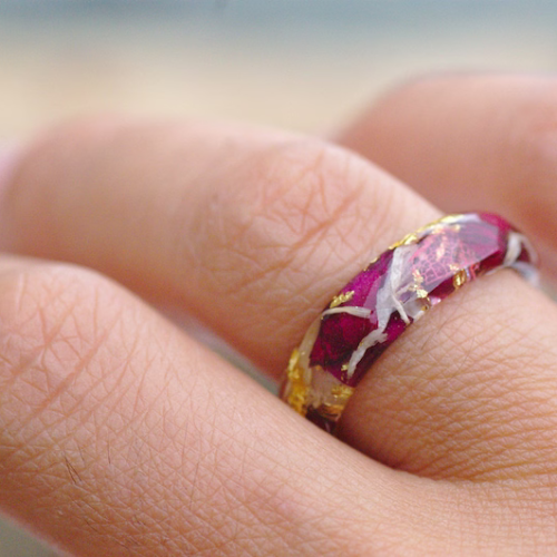 red rose white cornflower and gold flakes resin ring on finger