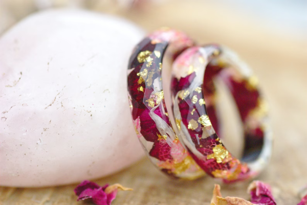 two red rose 24k gold flakes and white cornflower resin rings