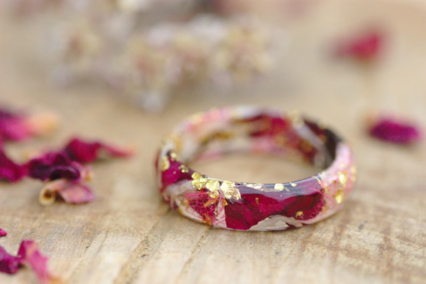 deep red rose white cornflower and gold flakes resin ring