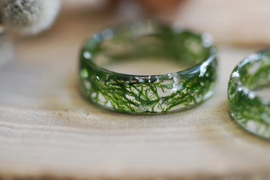 datailed look at minimalistic deep green moss ring