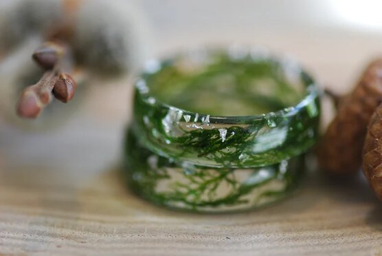 stack of green leafy moss natural ring