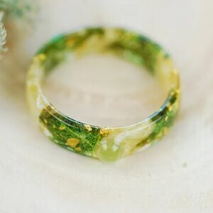 front view of green peridot stone and jasmine petals ring