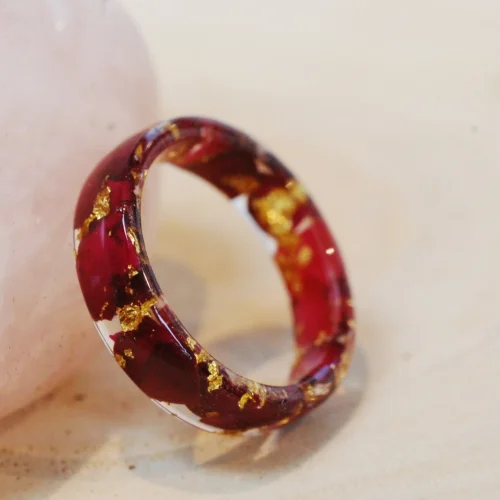 single ring made of roses and gold flakes