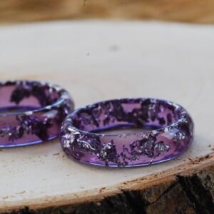 violet ring with silver flakes