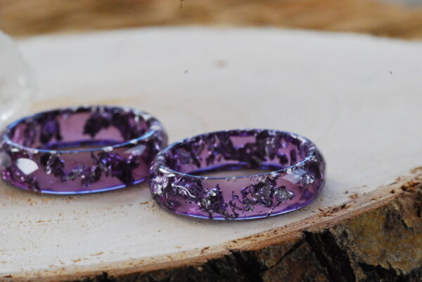 violet ring with silver flakes