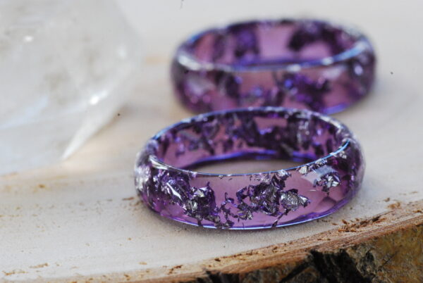 easy Purple rings faceted with silver flakes