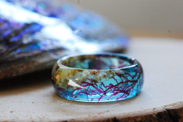 blue sea resin ring with algae