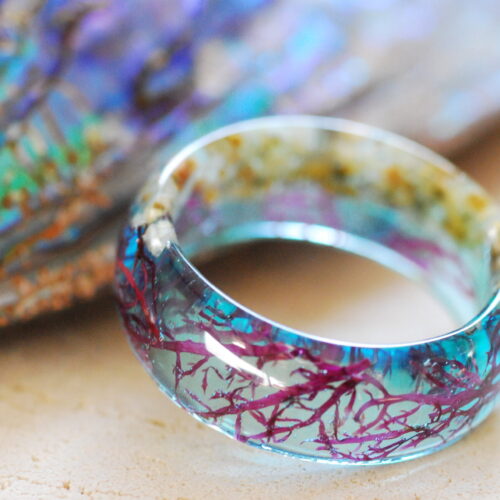 Wide blue resin ring made with real red seaweed, sand beach and little crushed seashells