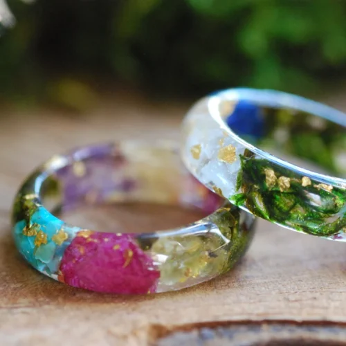 Family gift ring with customisable gemstones