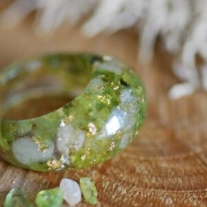 warm and comforting green and yellow peridot resin ring
