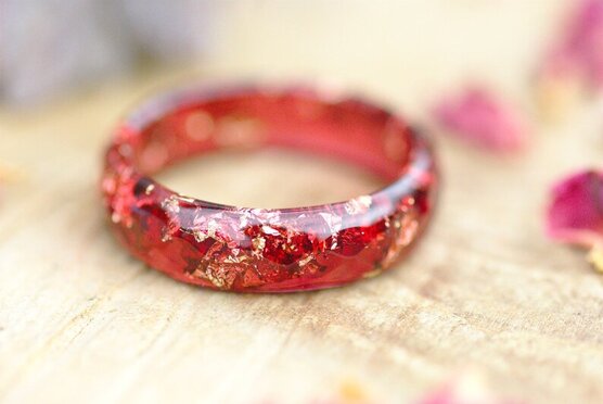 minimalist crystal red and gold flakes ring