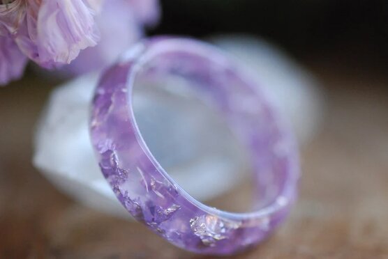 nice light purple and sparkling silver resin ring