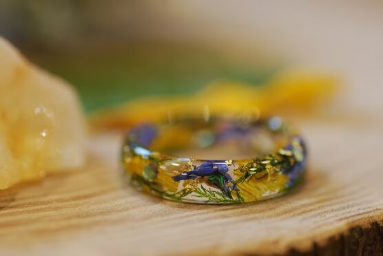 bright and happy summer flowers resin ring