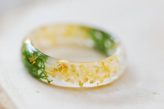 close up of citrine gold and moss ring