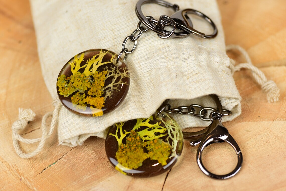 natural forest gift keyrings with package