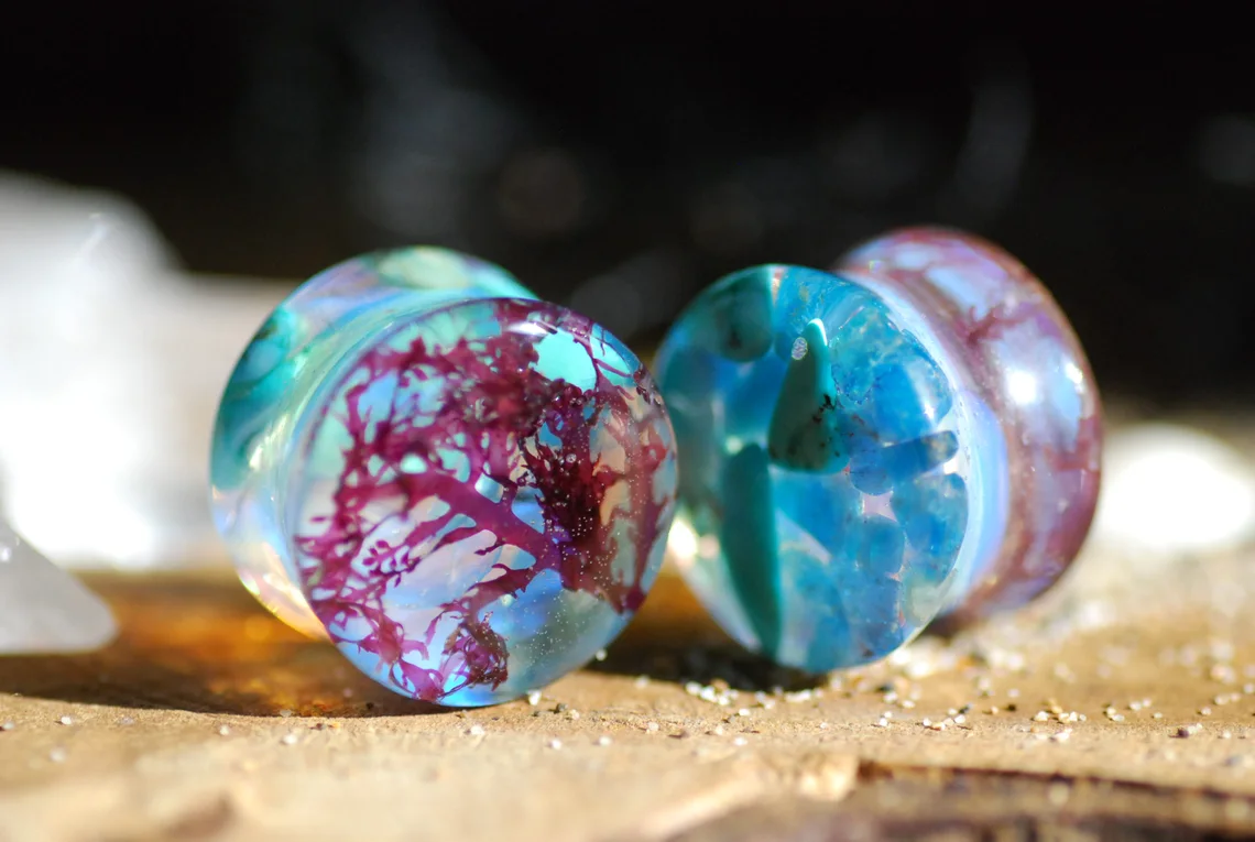 mesmerizing turquoise sea floor with sea weed ear gauges