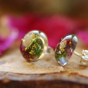 Rounded resin earrings with red roses, moss and gold flakes
