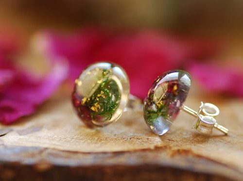 Rounded resin earrings with red roses, moss and gold flakes