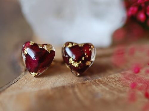 Hear shape post earrings made of resin and filled with red roses and gold flakes