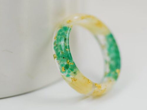 side view of ring made with real emearald jasmine and cornflowers