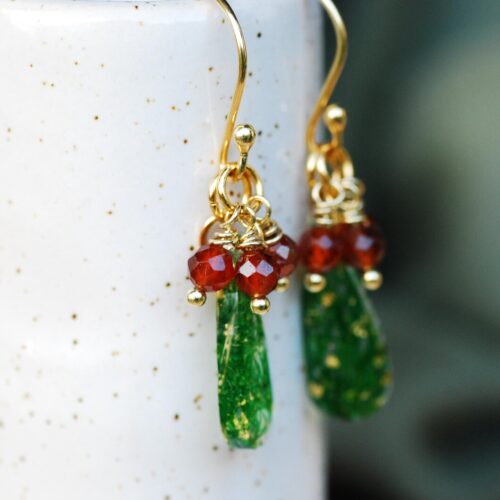 xmas earrings with moss and garnet