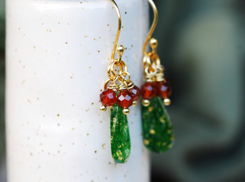 xmas earrings with moss and garnet