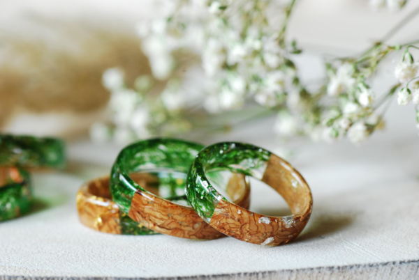 Cork Wood Resin Ring with Green Natural Moss - Image 3