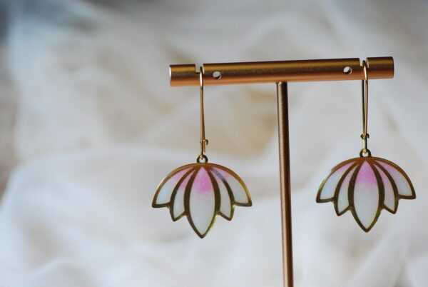 Lotusblüten-Ohrhänger, goldschimmernder Yoga-Schmuck - Bild 8