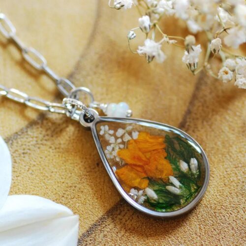 warm and bright natural necklace with real flowers