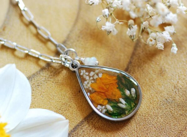 warm and bright natural necklace with real flowers