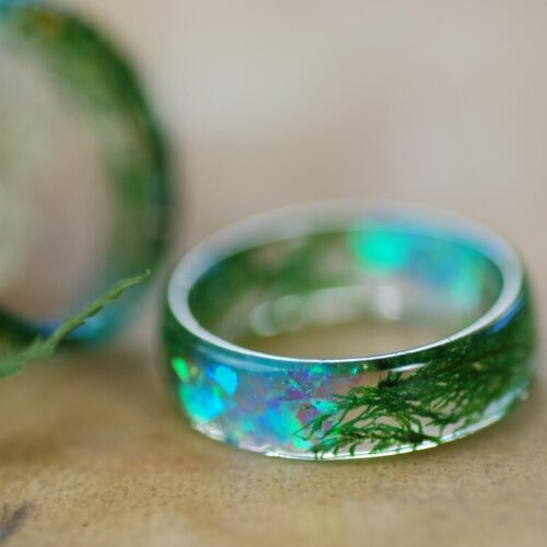 glimmering aurora ring with moss
