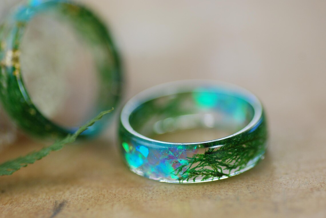 glimmering aurora ring with moss