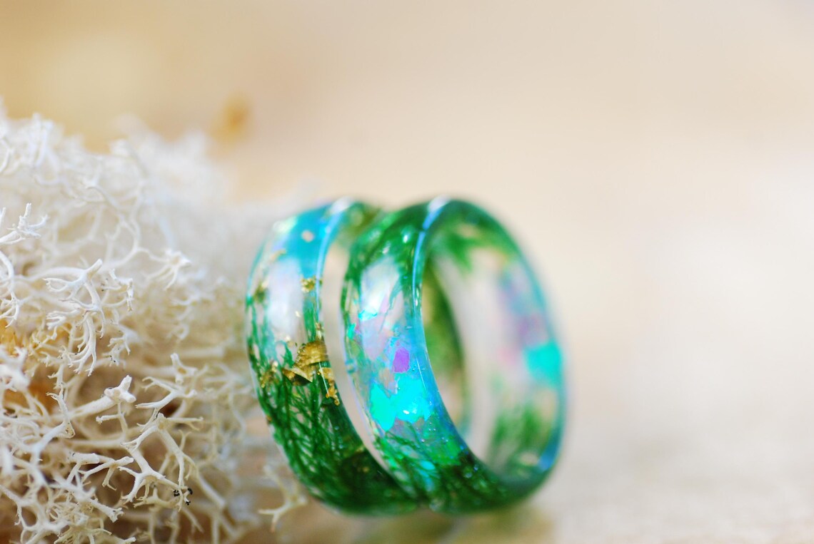 two resin ring with moss and light effect