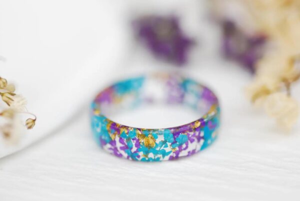 Violet and Purple Flower Resin Ring with Gold Flakes, Pressed Flowers Jewelry - Image 2