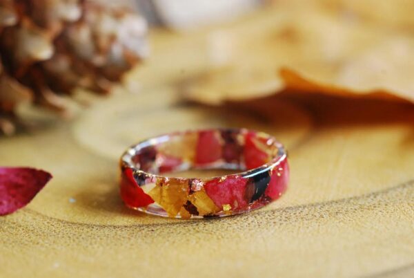 Autumn Ring with  Oak Leaf Copper and Gold Flakes - Image 4
