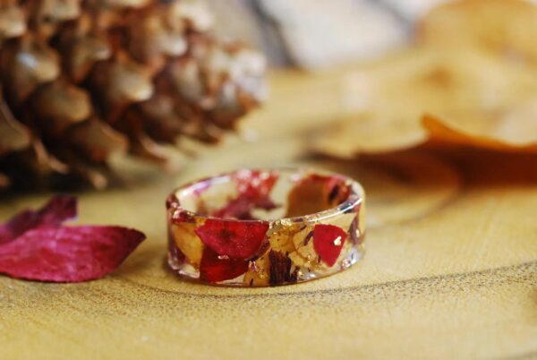 Autumn Ring with  Oak Leaf Copper and Gold Flakes - Image 3