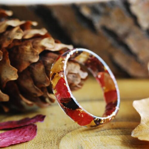 Alternative view of Autumn Ring with  Oak Leaf Copper and Gold Flakes