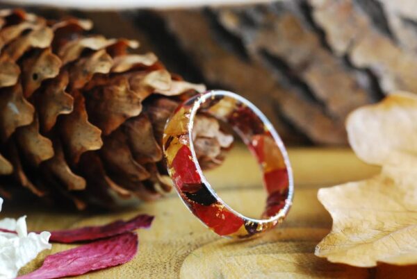 Autumn Ring with  Oak Leaf Copper and Gold Flakes - Image 2
