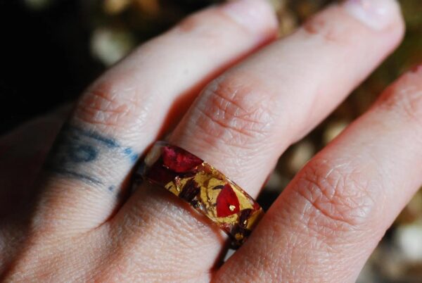Autumn Ring with  Oak Leaf Copper and Gold Flakes - Image 6