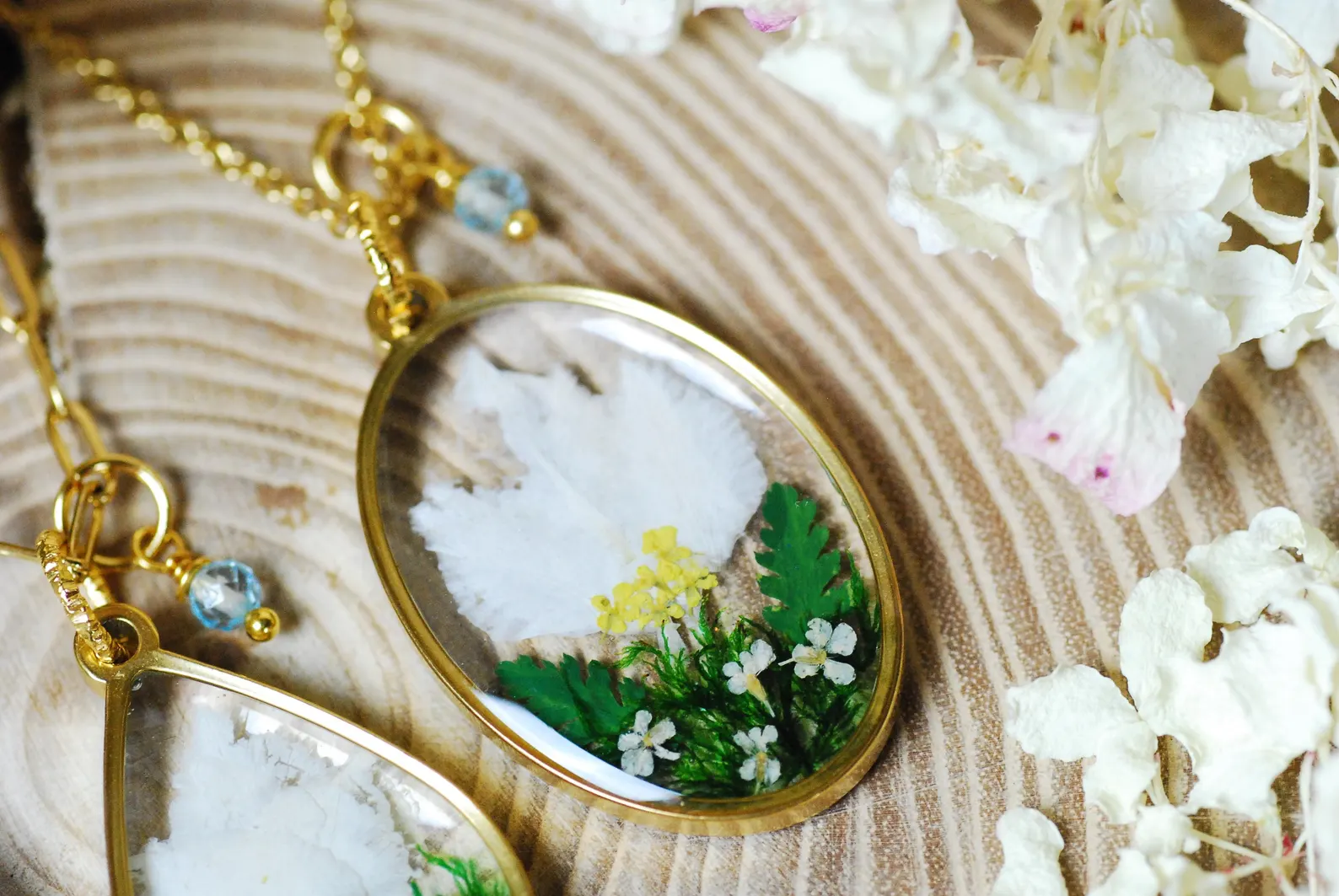 resin necklace with flowers