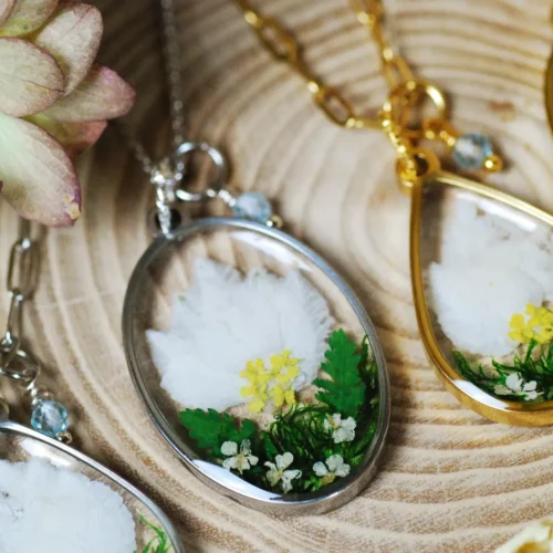 necklace with narcissus and zircon